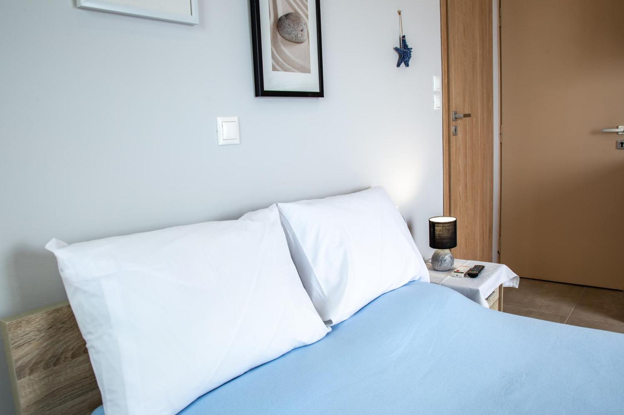 Nefeli Rooms Agia Marina Exteriör bild