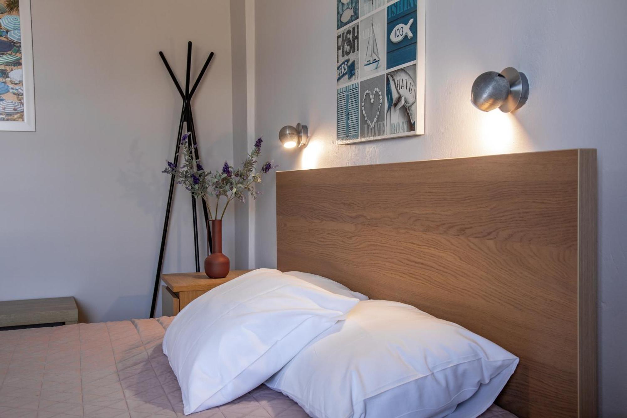 Nefeli Rooms Agia Marina Exteriör bild