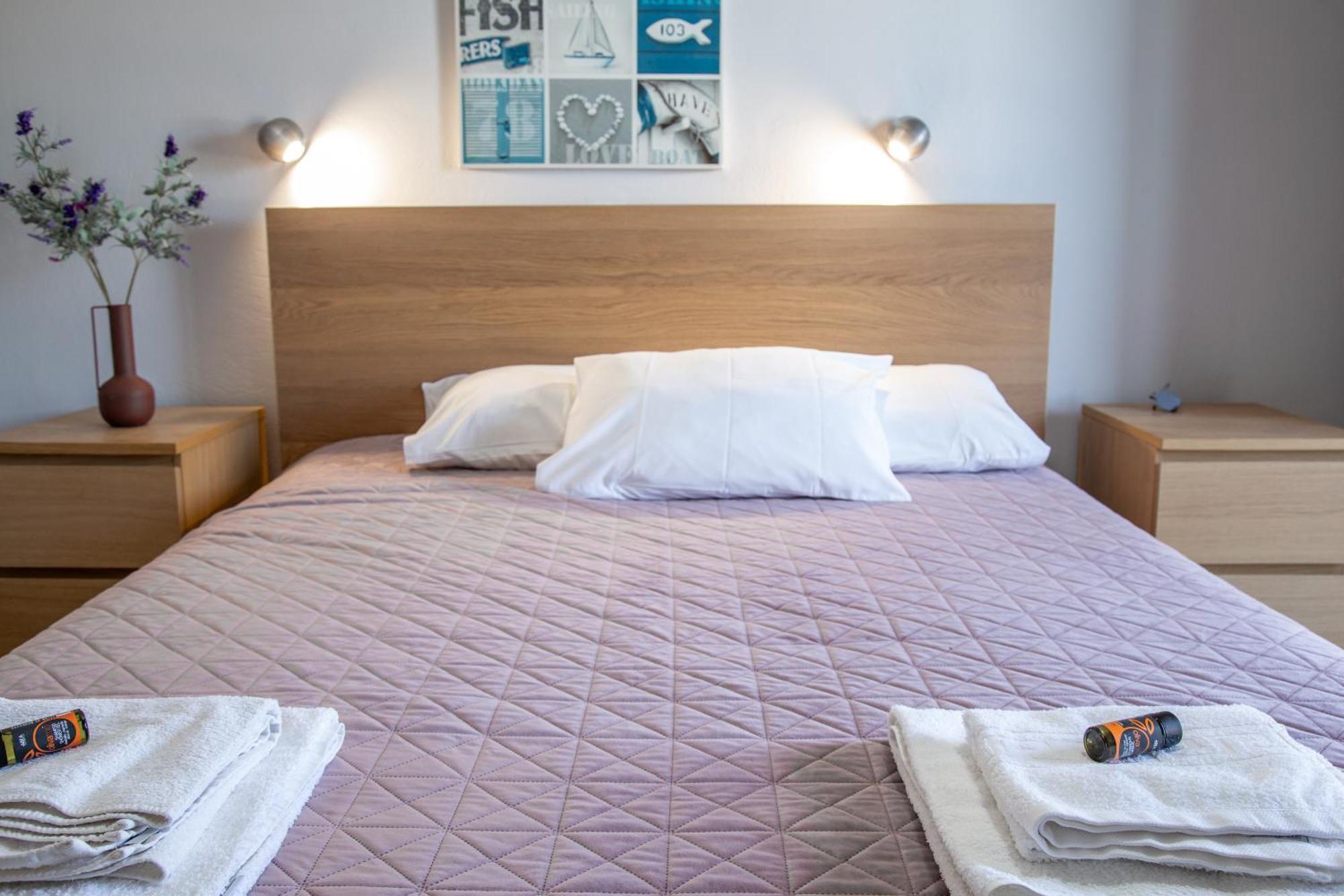 Nefeli Rooms Agia Marina Exteriör bild