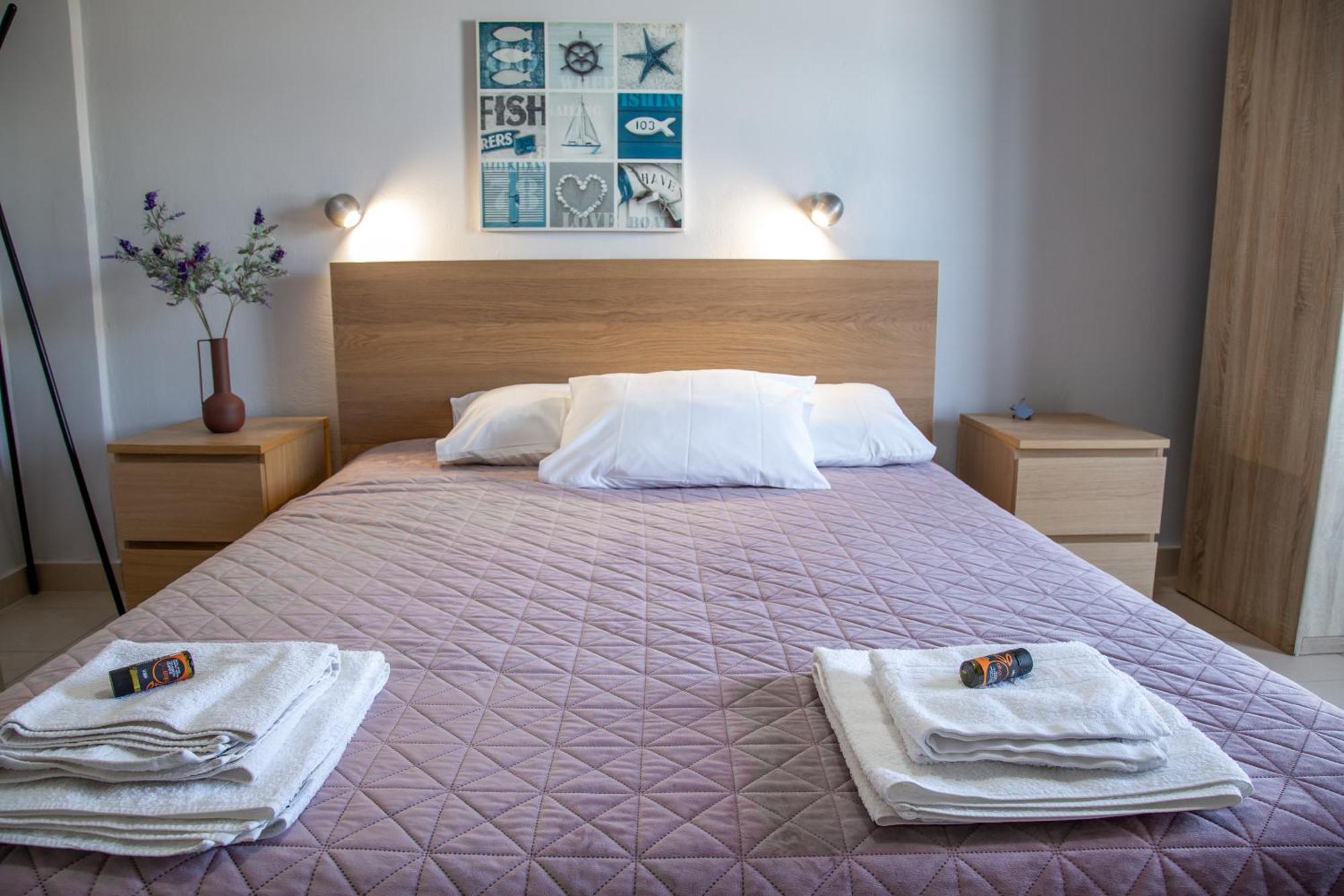Nefeli Rooms Agia Marina Exteriör bild