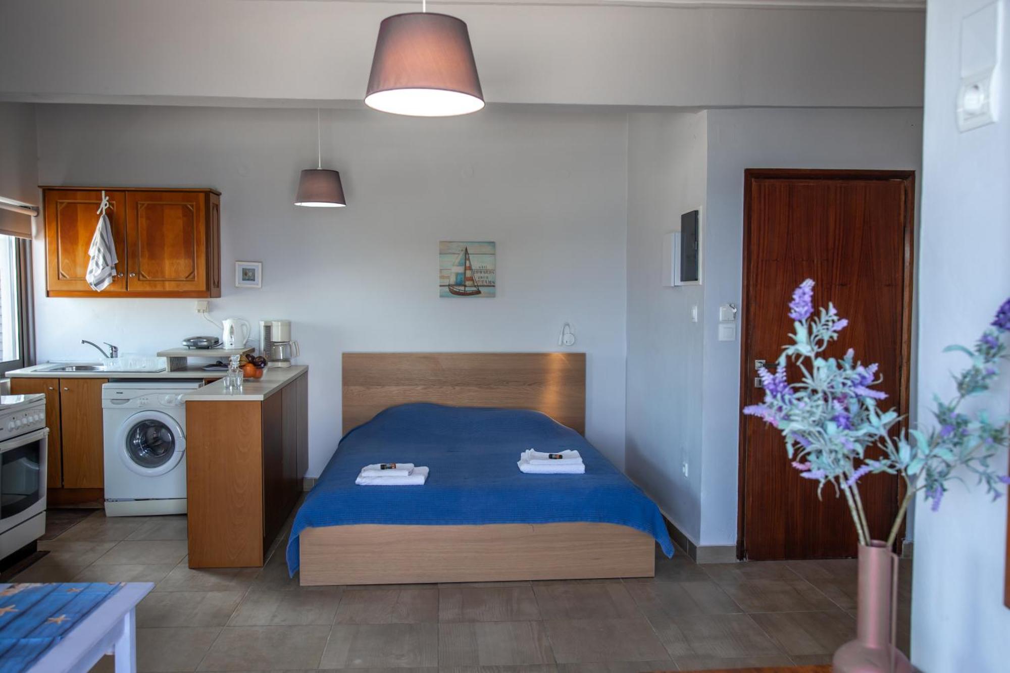 Nefeli Rooms Agia Marina Exteriör bild