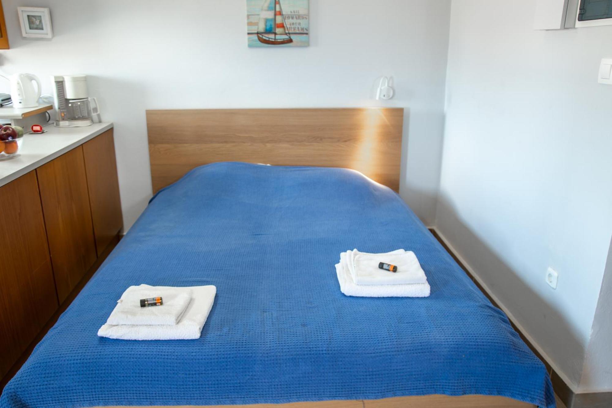Nefeli Rooms Agia Marina Exteriör bild