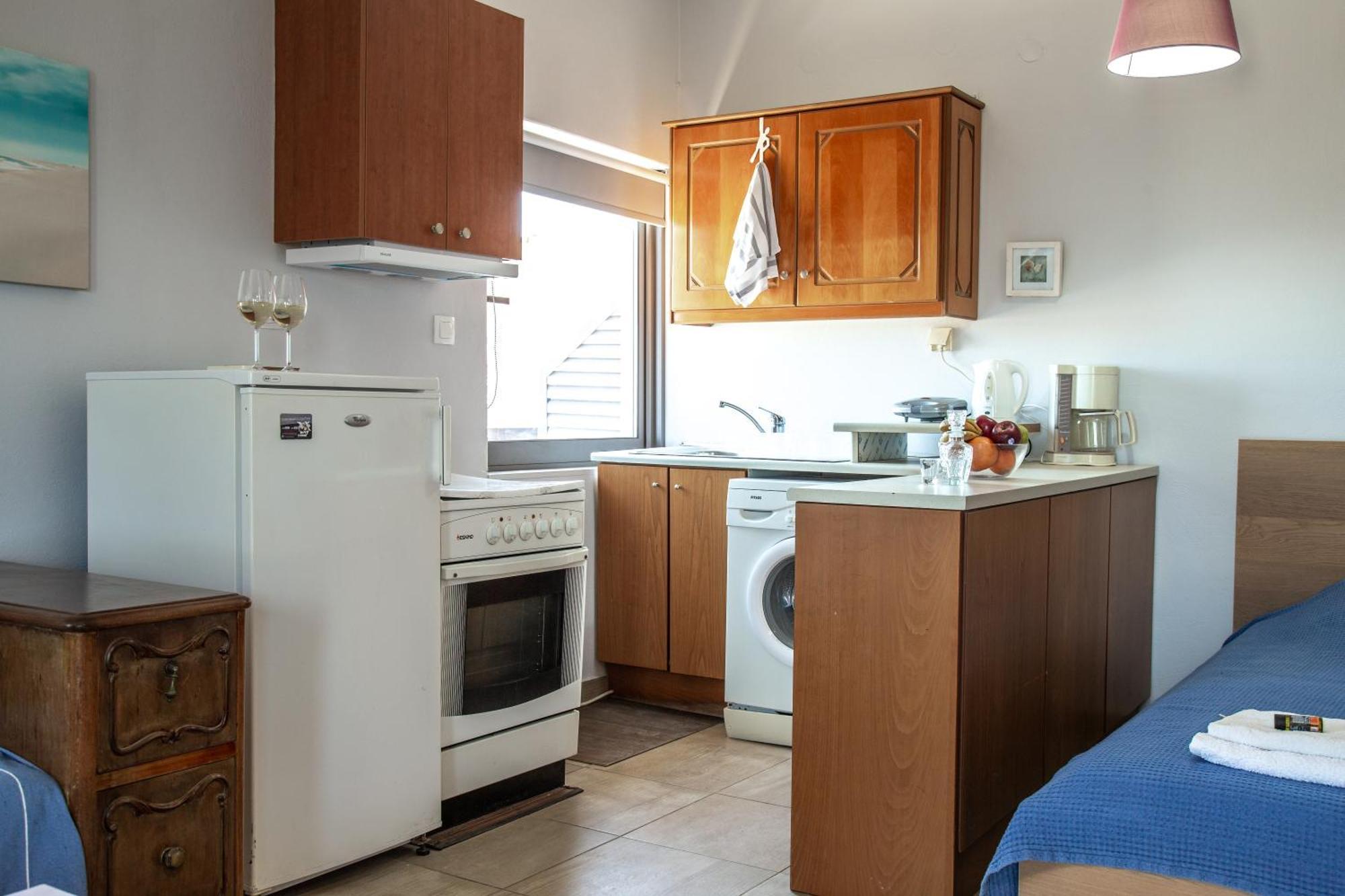 Nefeli Rooms Agia Marina Exteriör bild