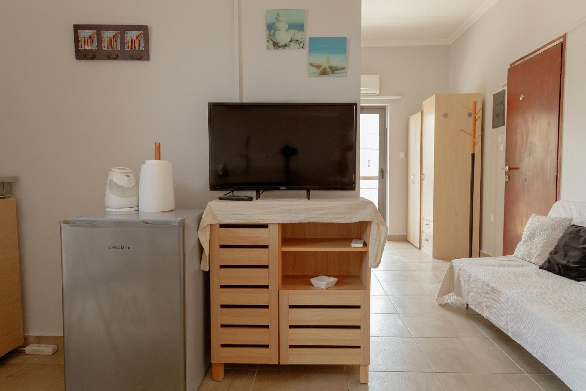 Nefeli Rooms Agia Marina Exteriör bild