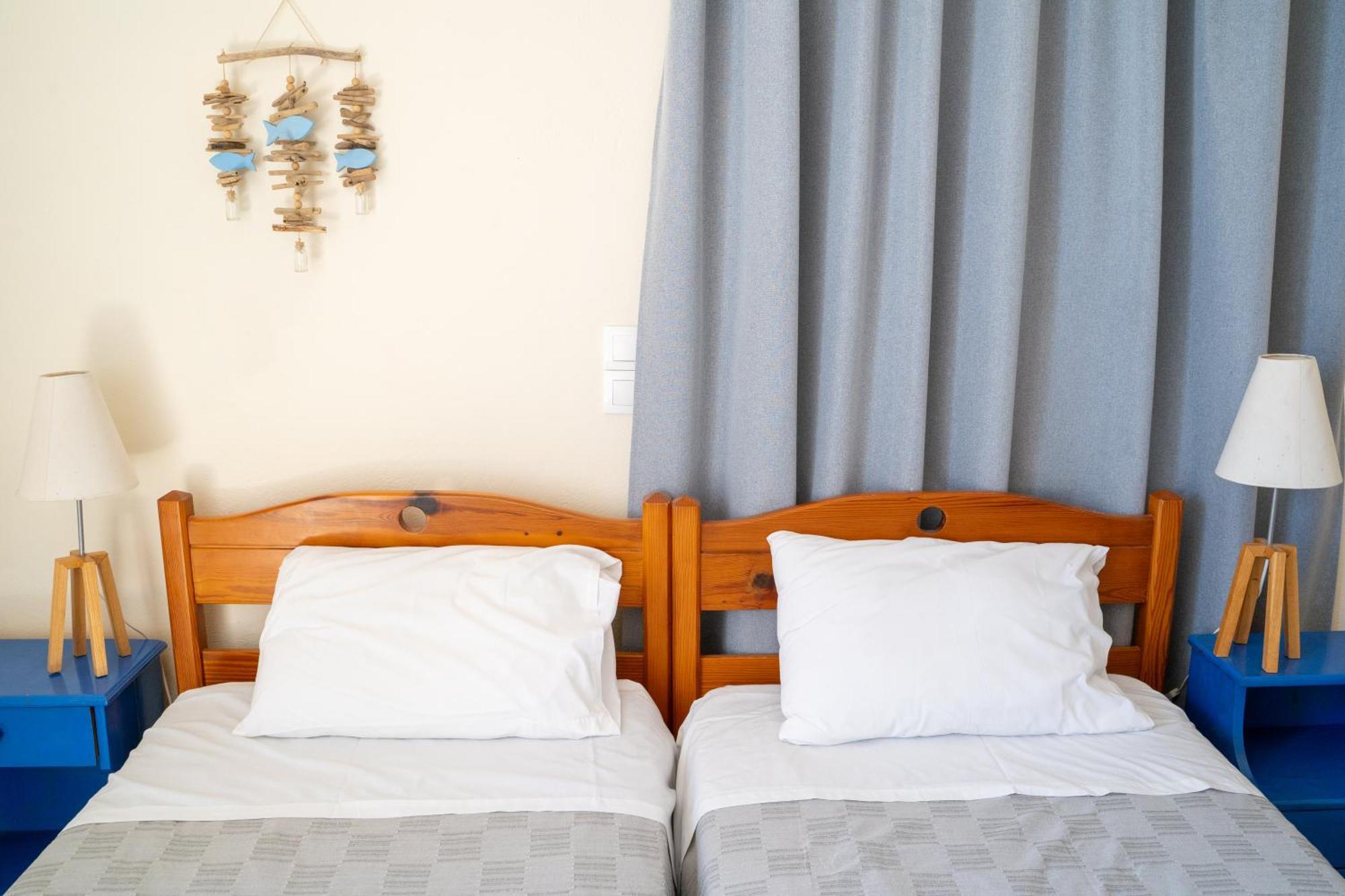 Nefeli Rooms Agia Marina Exteriör bild