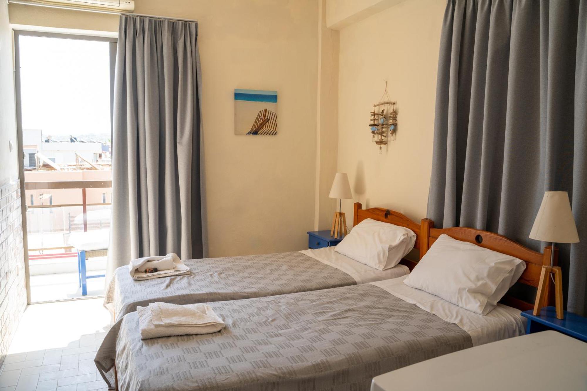 Nefeli Rooms Agia Marina Exteriör bild