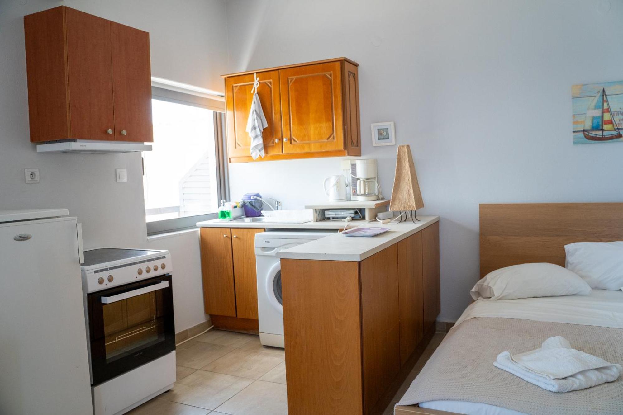 Nefeli Rooms Agia Marina Exteriör bild