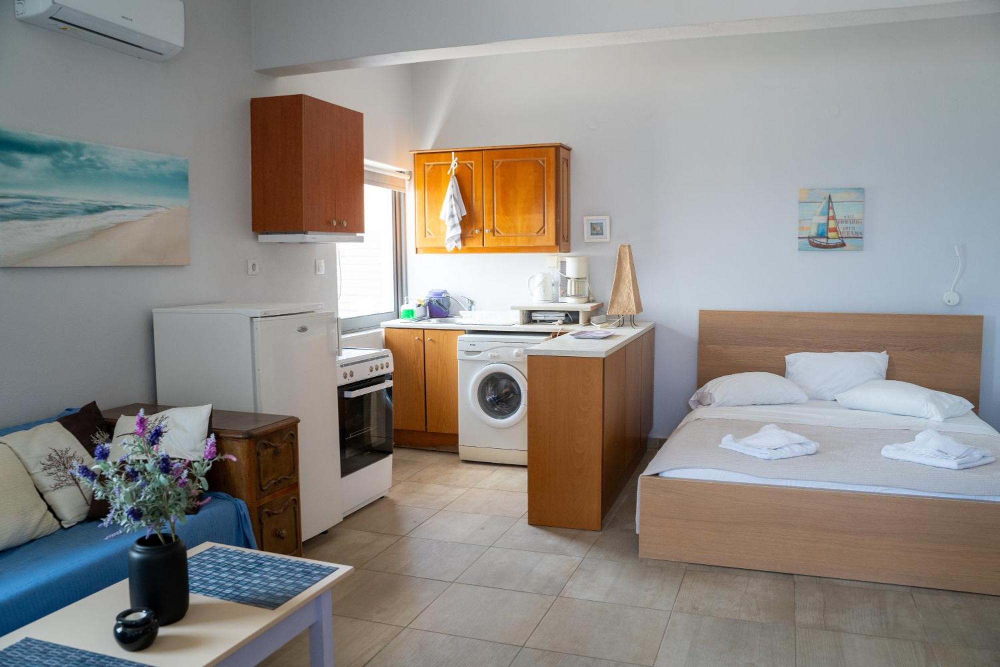 Nefeli Rooms Agia Marina Exteriör bild
