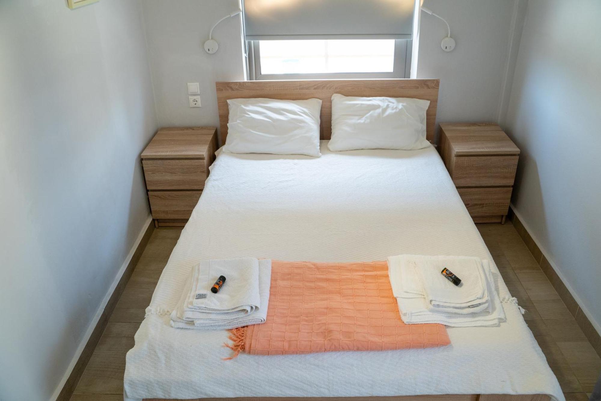 Nefeli Rooms Agia Marina Exteriör bild
