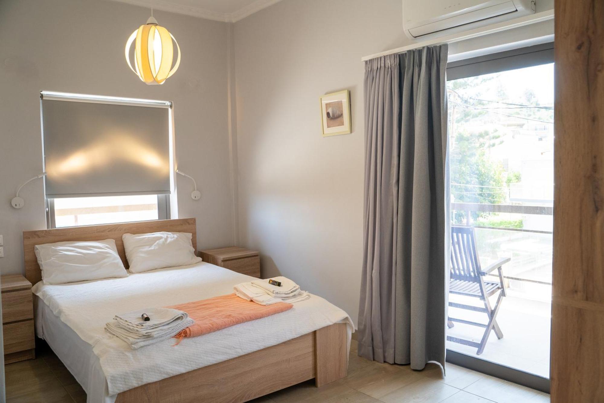 Nefeli Rooms Agia Marina Exteriör bild