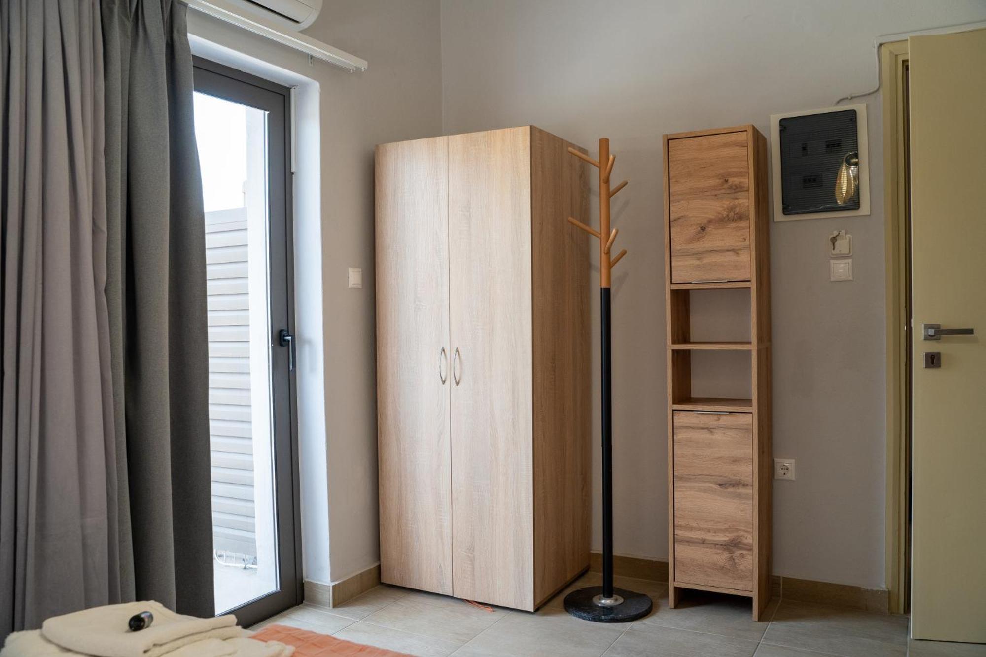 Nefeli Rooms Agia Marina Exteriör bild